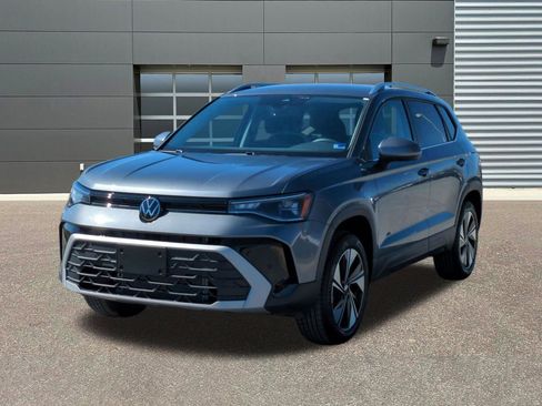 New 2026 Volkswagen Taos SE AWD/4WD image 3