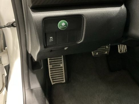 Used 2017 Honda Accord Sport image 8