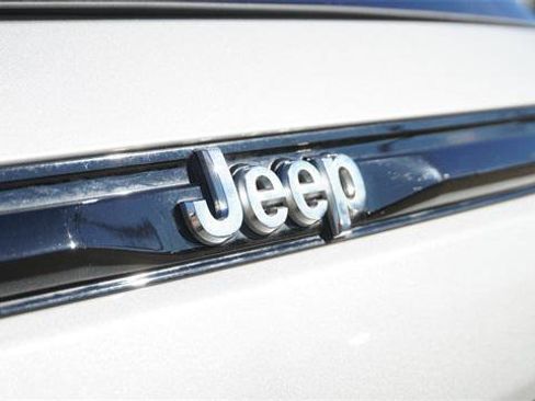 Certified 2023 Jeep Grand Cherokee Limited image 12