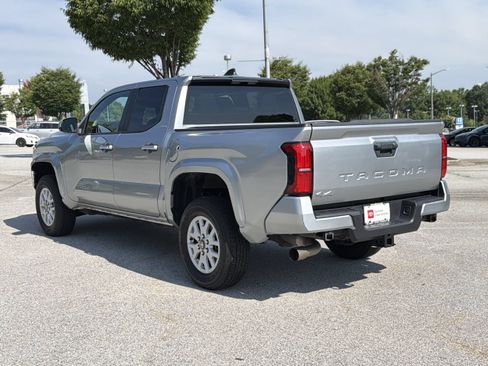 Certified 2024 Toyota Tacoma SR5 AWD/4WD image 26