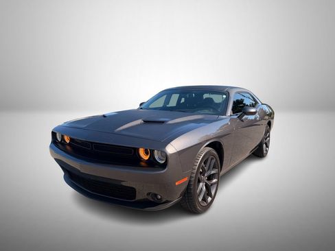 Used 2021 Dodge Challenger SXT w/ Driver Convenience Group RWD image 2