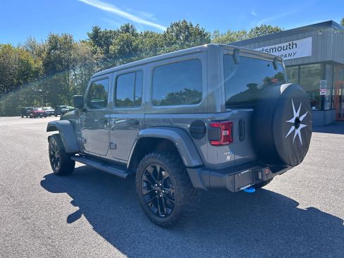 Used 2022 Jeep Wrangler Unlimited Sahara w/ Safety Group image 8