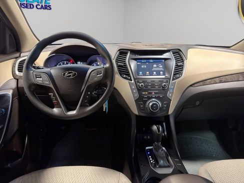 Used 2017 Hyundai Santa Fe SE image 12