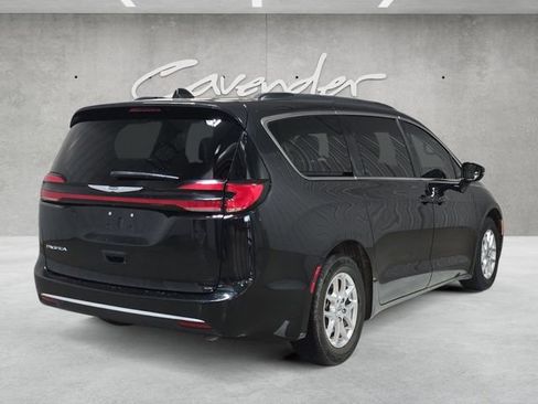 Used 2022 Chrysler Pacifica Touring-L FWD image 16