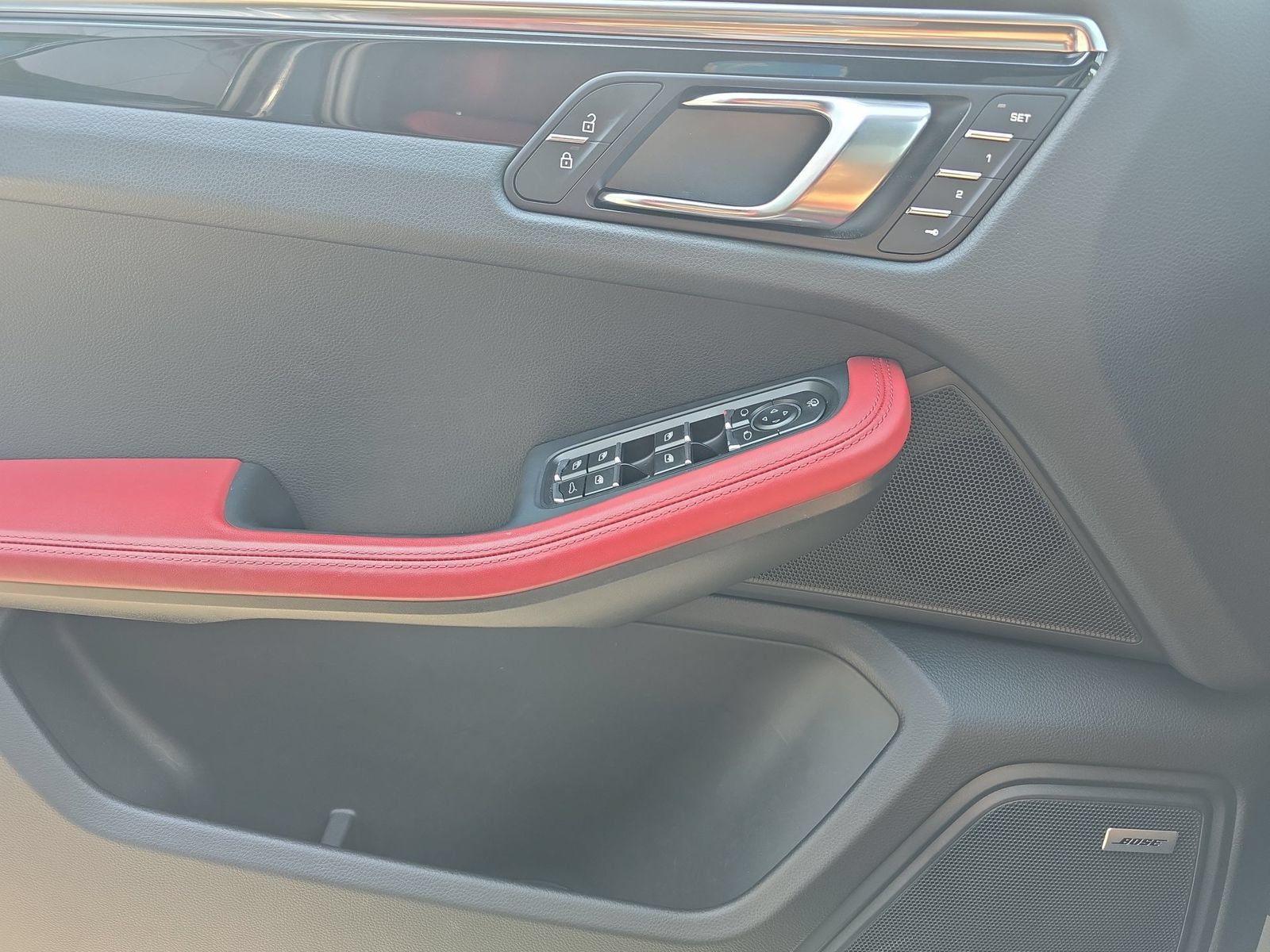 Certified 2026 Porsche Macan Turbo AWD/4WD image 19