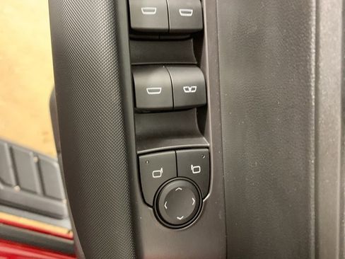 Used 2023 Chevrolet Colorado Z71 w/ Z71 Convenience Package 2 image 17