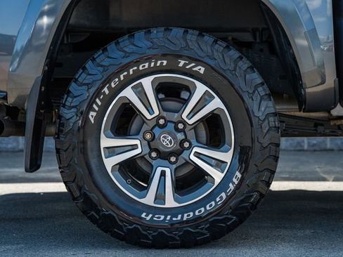Used 2016 Toyota Tacoma TRD Sport w/ Premium & Technology Package AWD/4WD image 23