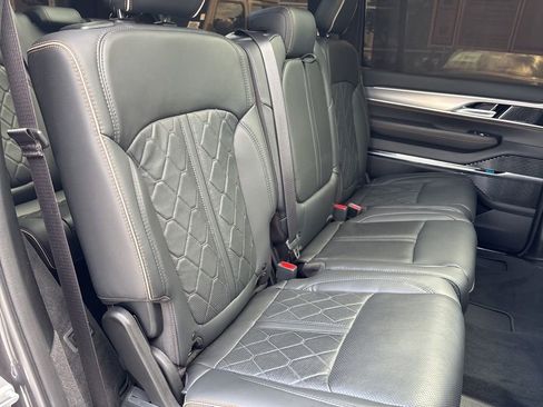 Used 2023 Jeep Grand Wagoneer Series III AWD/4WD image 49