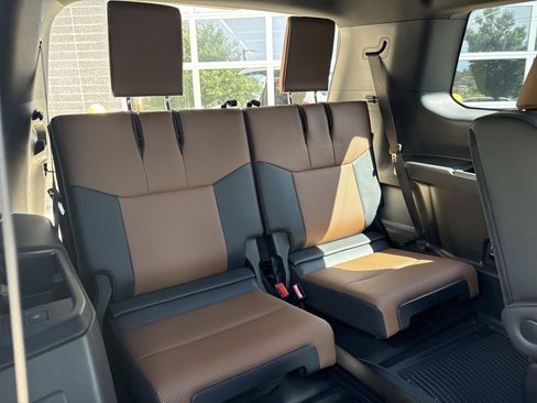 Certified 2025 Lexus GX 550 w/ Cold Area Package AWD/4WD image 32