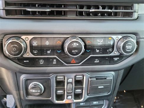 Used 2024 Jeep Wrangler Sahara image 20