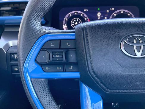 Used 2025 Toyota Tacoma TRD Sport image 18