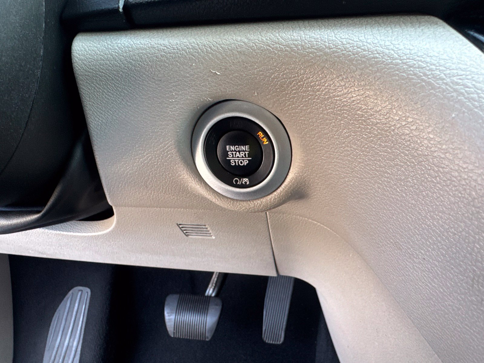 Used 2023 Chrysler Voyager LX FWD image 28