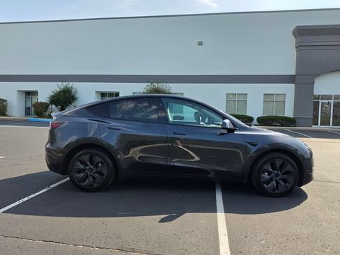 Used 2025 Tesla Model Y Long Range AWD/4WD image 5