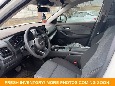 Used 2023 Nissan Rogue SV image 8