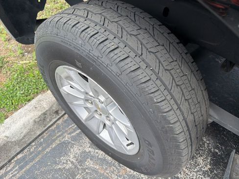 Used 2023 Chevrolet Silverado 1500 LT RWD image 8