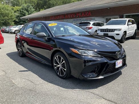 Used 2020 Toyota Camry SE FWD image 3
