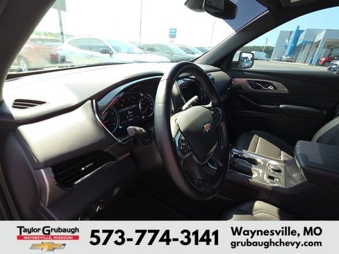 Used 2023 Chevrolet Traverse LT FWD image 14