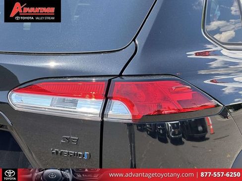 Used 2024 Toyota Corolla Cross AWD Hybrid w/ Moonroof Package image 13