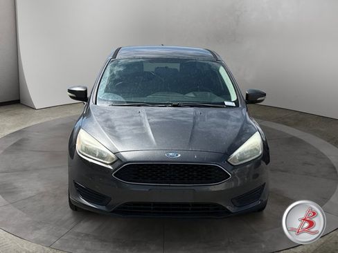 Used 2015 Ford Focus SE FWD image 2