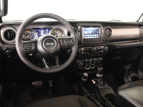 Used 2023 Jeep Gladiator Sport AWD/4WD image 2