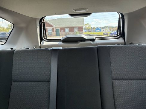 Used 2007 Pontiac Vibe w/ Sun And Sound Package FWD image 18