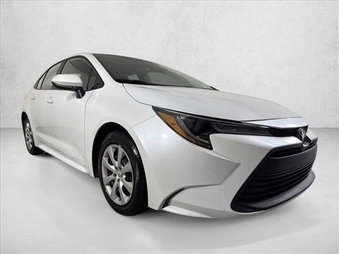 Used 2024 Toyota Corolla LE FWD image 1