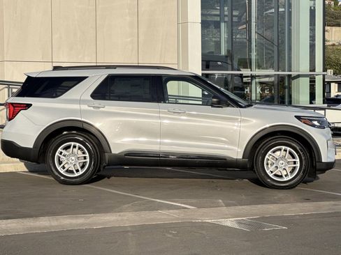 New 2026 Ford Explorer Active w/ Active Comfort Package image 2