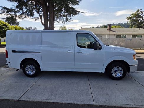 Used 2018 Nissan NV 2500 SL w/ Navigation Package RWD image 3