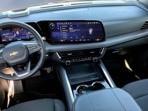 Certified 2025 Chevrolet Suburban LS AWD/4WD image 11
