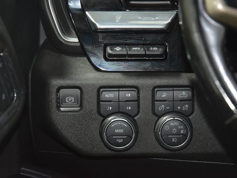 Used 2024 Chevrolet Silverado 3500 High Country w/ Technology Package AWD/4WD image 39