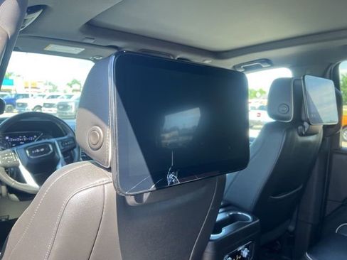 Used 2021 GMC Yukon SLT w/ SLT Premium Package AWD/4WD image 32