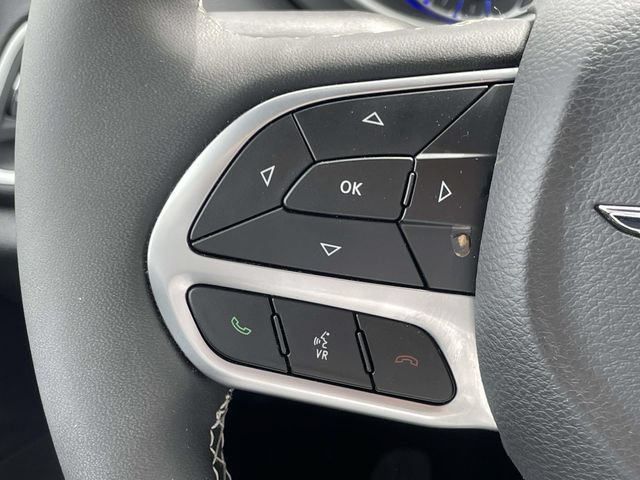 Used 2025 Chrysler Pacifica Select FWD image 24