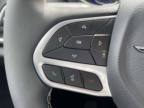 Used 2025 Chrysler Pacifica Select FWD image 24