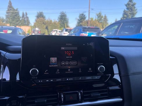 Used 2025 Nissan Pathfinder SV AWD/4WD image 20