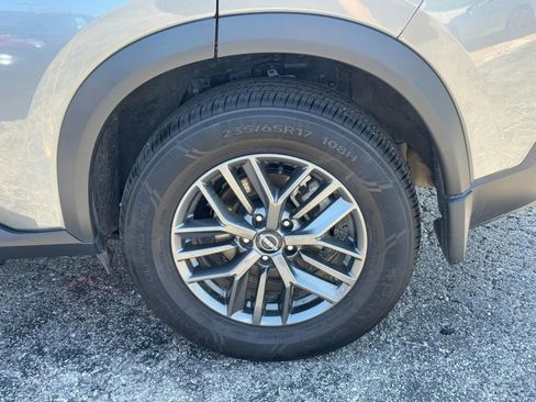 Used 2023 Nissan Rogue S FWD image 9