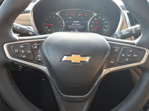 Used 2023 Chevrolet Equinox Premier image 12
