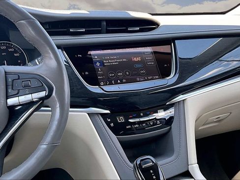 Used 2023 Cadillac XT6 Premium Luxury AWD/4WD image 4