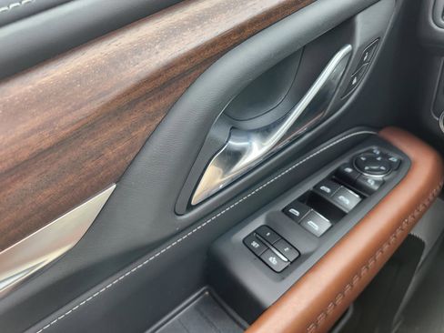 Used 2024 GMC Yukon XL Denali Ultimate w/ LPO, Floor Liner Package image 17