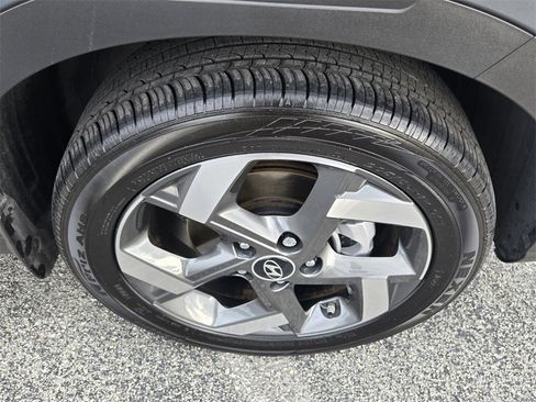 Certified 2025 Hyundai Venue SEL image 17