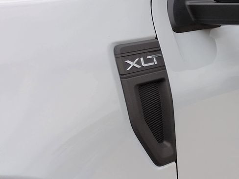 New 2025 Ford Maverick XLT w/ XLT Luxury Package image 13