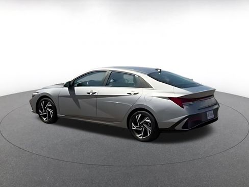 Used 2025 Hyundai Elantra Limited FWD image 14