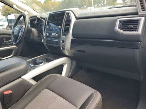 Used 2021 Nissan Titan SV w/ SV Convenience Package image 18