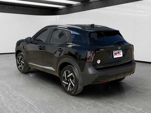 Used 2026 Nissan Kicks SV FWD image 3