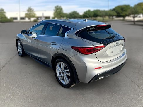 Used 2019 INFINITI QX30 image 6