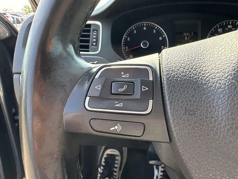 Used 2013 Volkswagen Jetta SE FWD image 21