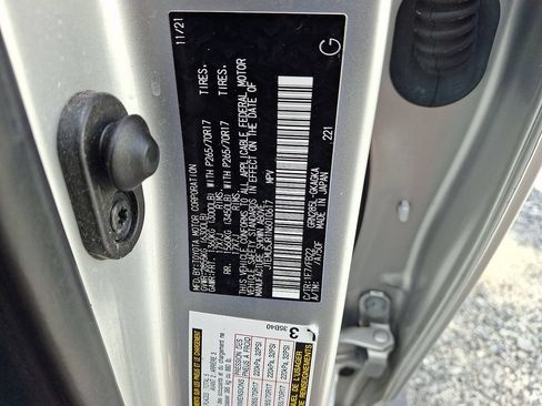 Used 2022 Toyota 4Runner SR5 AWD/4WD image 28