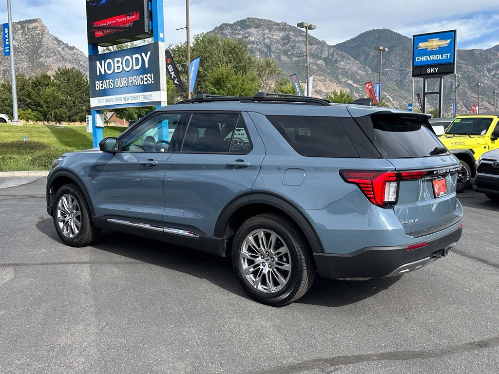 Used 2025 Ford Explorer Active w/ Active Comfort Package AWD/4WD image 14