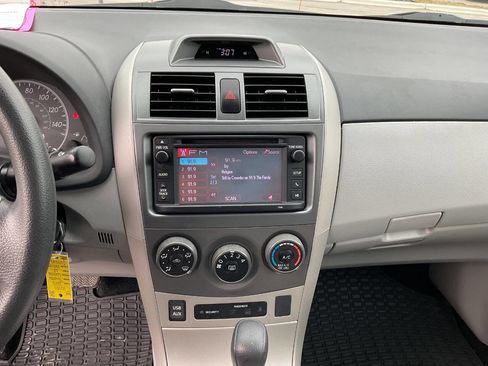 Used 2013 Toyota Corolla LE w/ Premium Pkg image 19