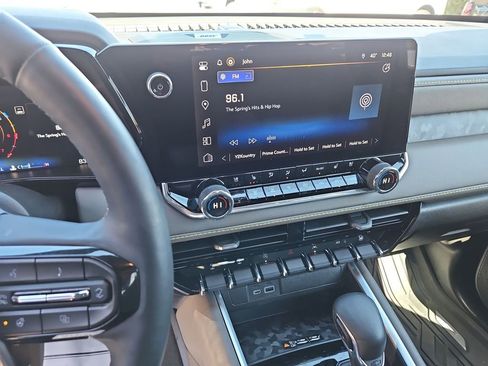 Used 2024 Chevrolet Colorado ZR2 w/ ZR2 Convenience Package III image 17