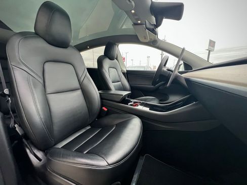 Used 2021 Tesla Model Y Long Range image 33